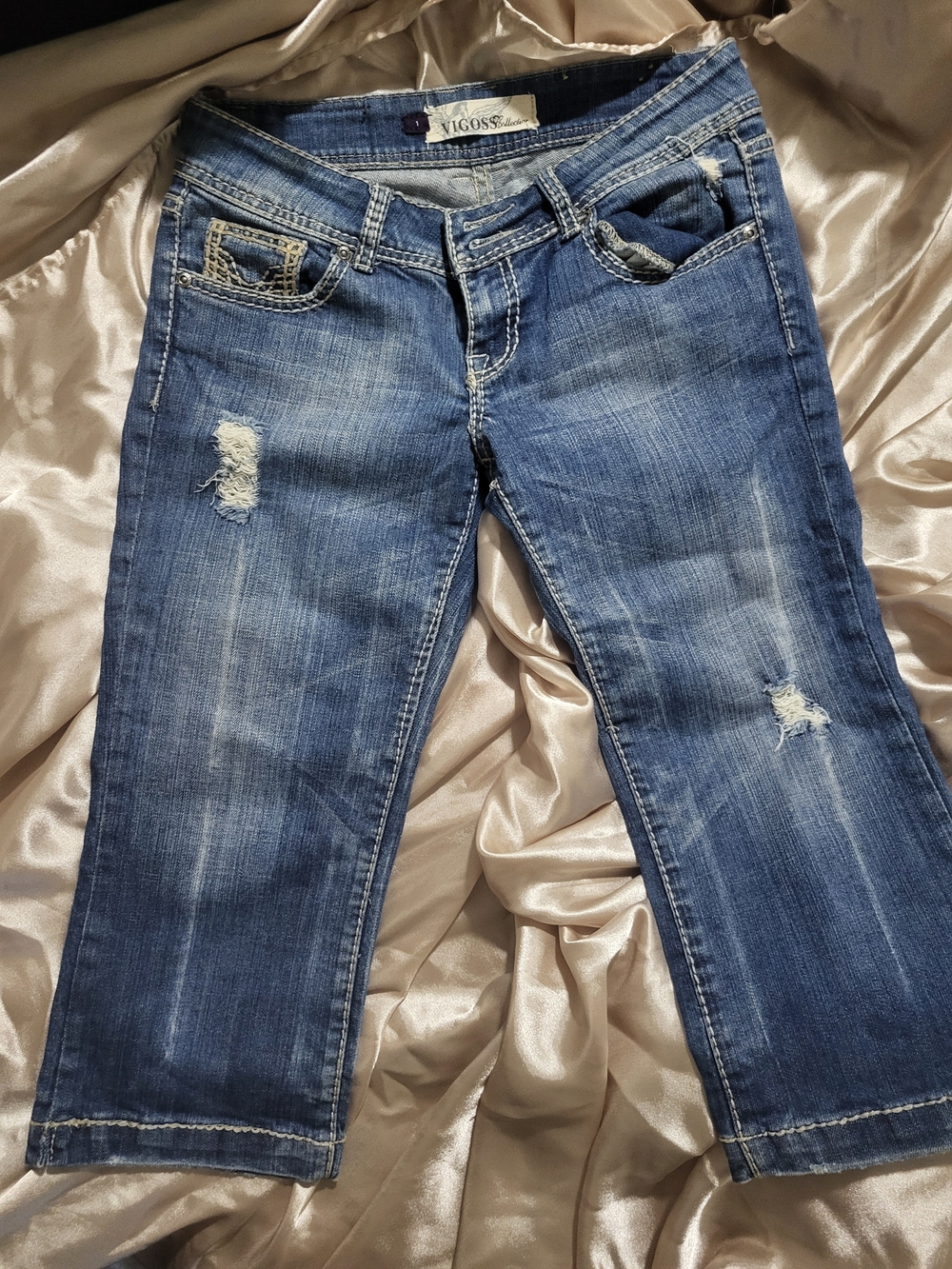 Vigoss Women's Blue Distressed Crop Jeans